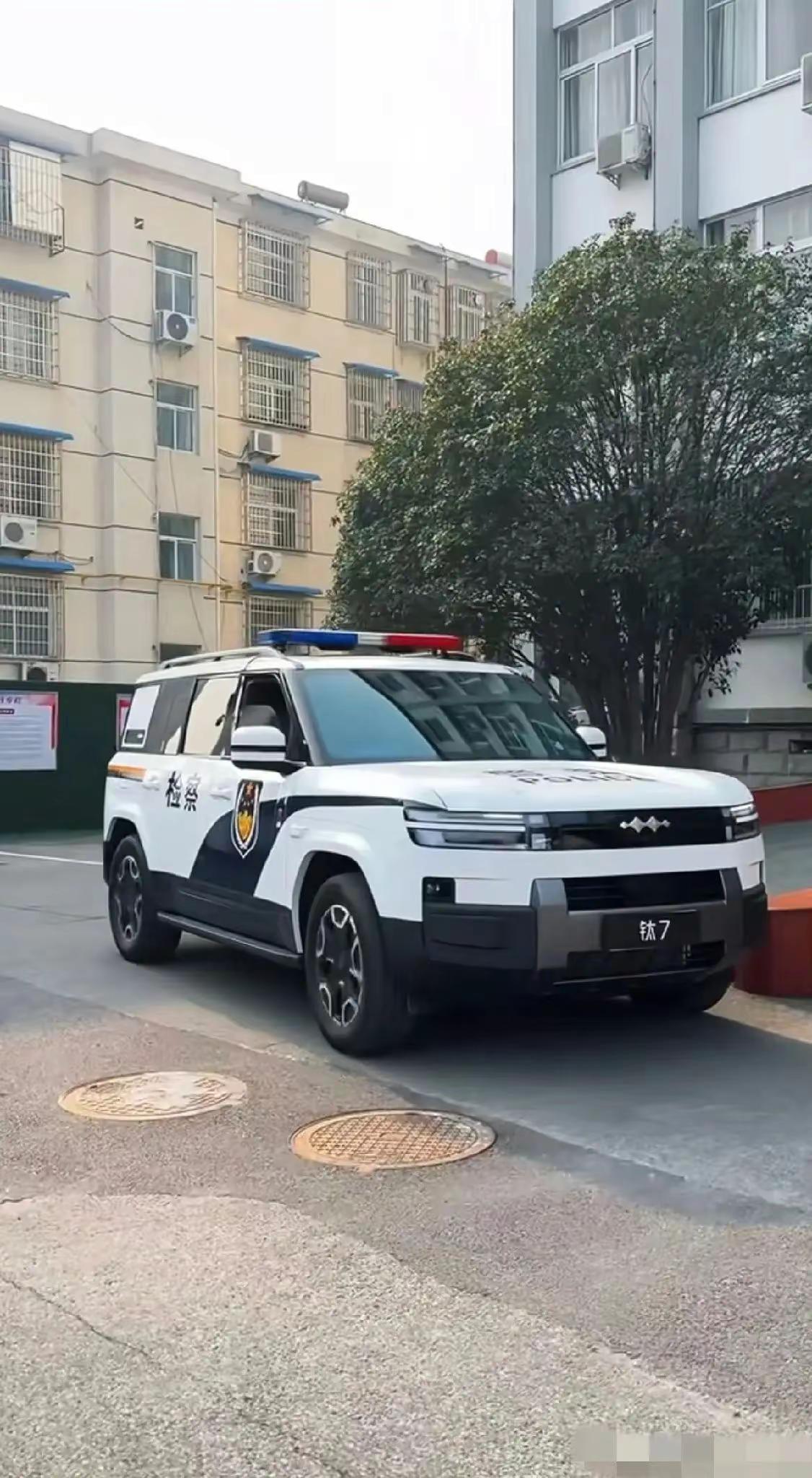 最近方程豹钛7火出圈了，全国人民都知道它叫钛7了。究竟为什么火呢，大家议论纷纷。