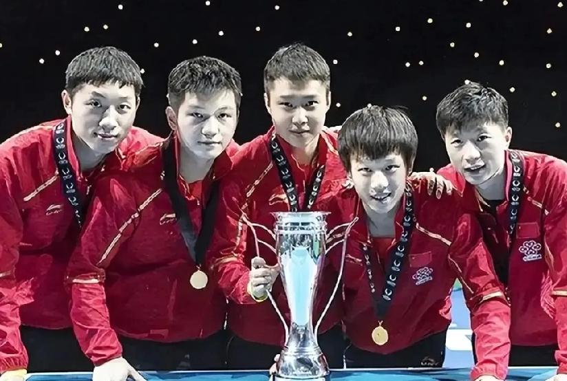 国乒五人组夺冠名场面！C位原来是他今天刷到一张国乒老照片，一眼就认出了许昕