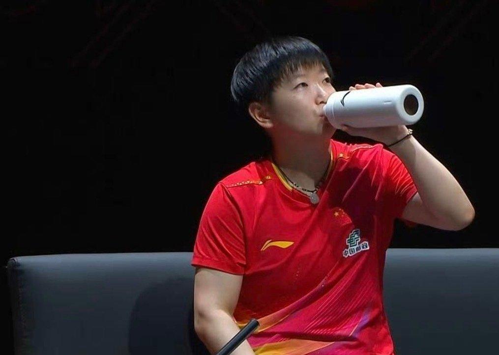 孙颖莎爆冷输给蒯曼，再次说明了一个问题！刚从伤病中恢复一点，孙颖莎就开始打高