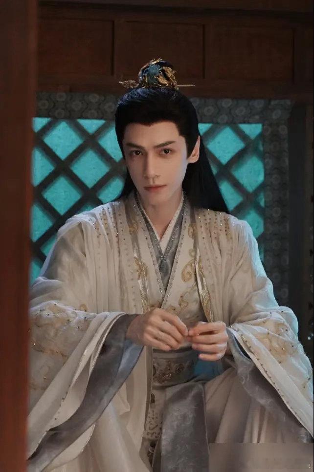 罗云熙新剧招商崩了，资方连冠名都不愿意投。他这几年的古装，你遮住剧名，光看剧照