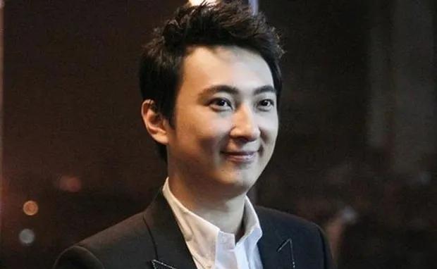 眼看着王思聪胖成“闪电”，网友们却觉得挺好，至少说明他没碰那些不该碰的脏东西，纯
