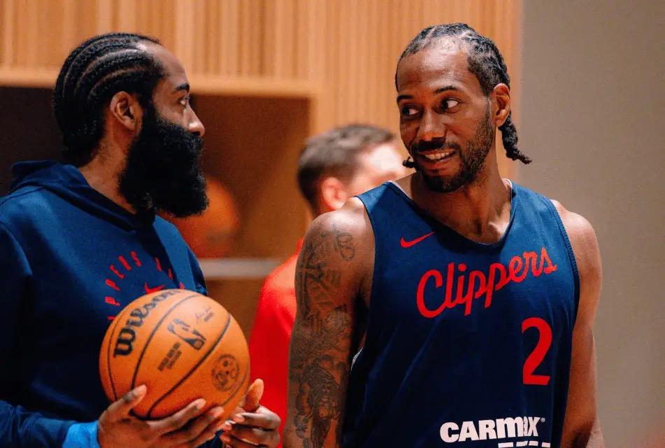 哈登的合同不是刚签的吗，还没几个月，按道理来说也是这个赛季结束后才能开始谈新合同