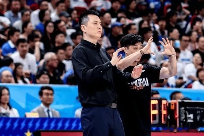 上海男篮踩场结束后，主教练卢伟接受媒体采访表示：球队调整的空间不大，只有两个外援