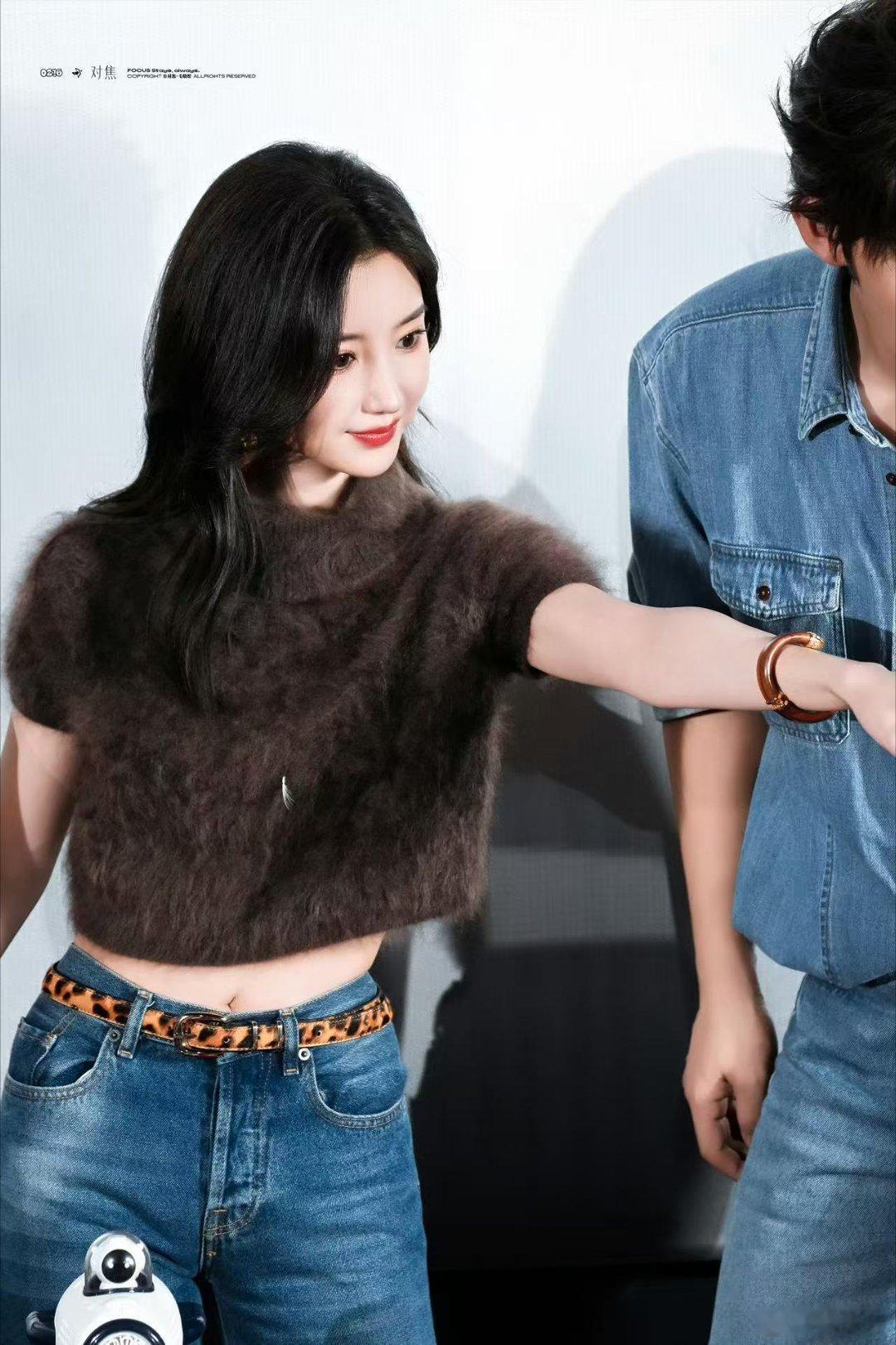 毛晓彤这15秒明媚得我想哭妈咪妈咪我们喜欢你🥺好温柔！！​​​