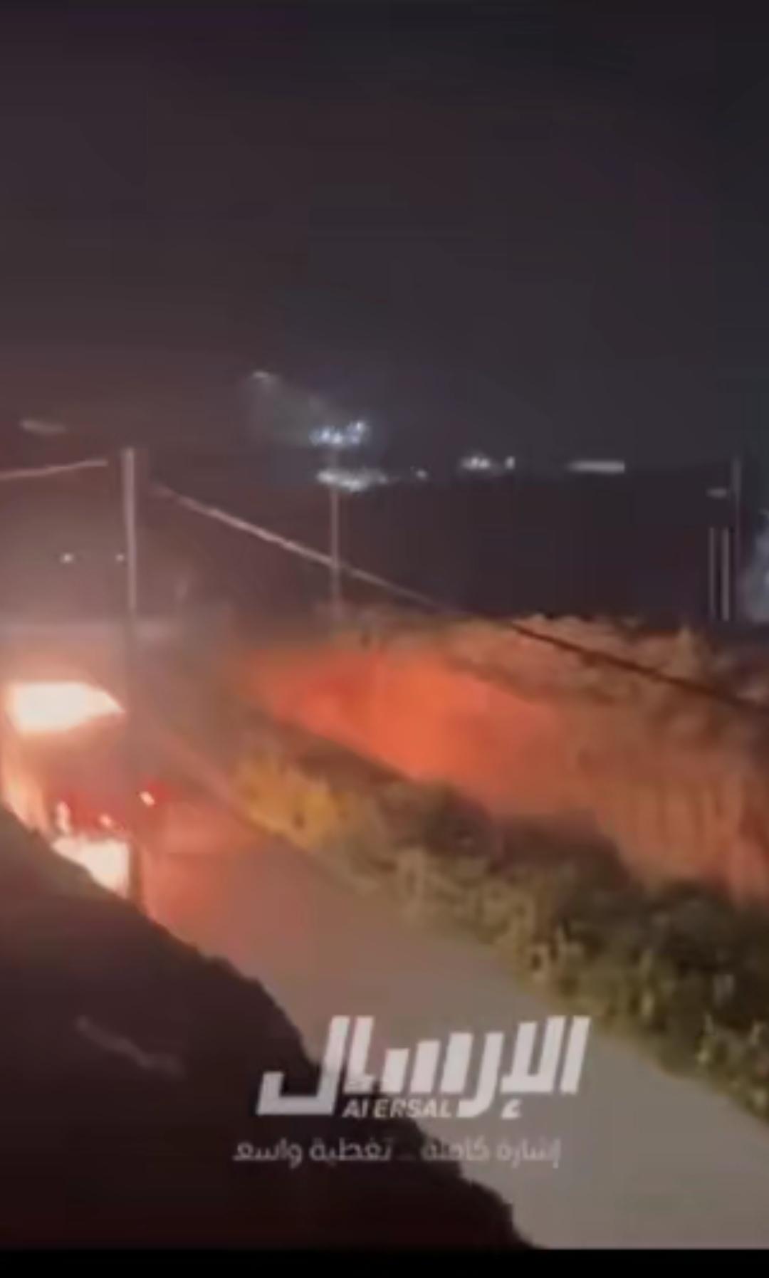 这跑的真是即猥琐又狼狈啊！别样的“欢送”仪式，让美军最后感受一下伊拉克人民的“热