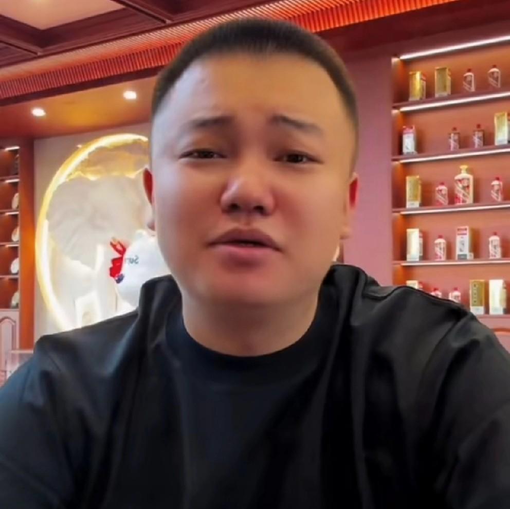 达摩说方丈小卤蛋才是最后的受益者，他挺好玩，起码做人不得儿！