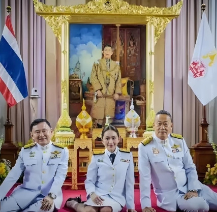 佩通坦被停职，泰国最少有以下三方面考虑，首先就是泰国国王的态度，要知道佩通坦上任