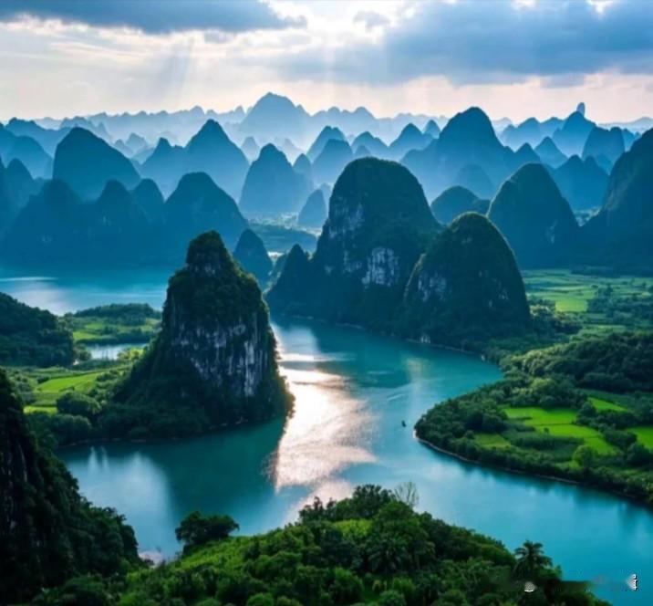 但是要说知名度最高的可能是桂林市，毕竟桂林曾经做过广西省会，虽然是曾经了但桂林的