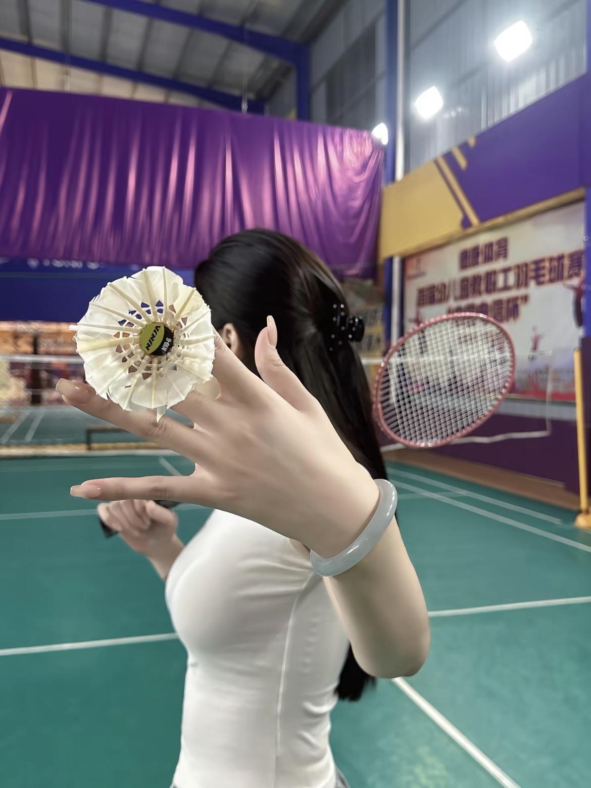 打球吗？打这种球[吐舌头眯眼睛笑]