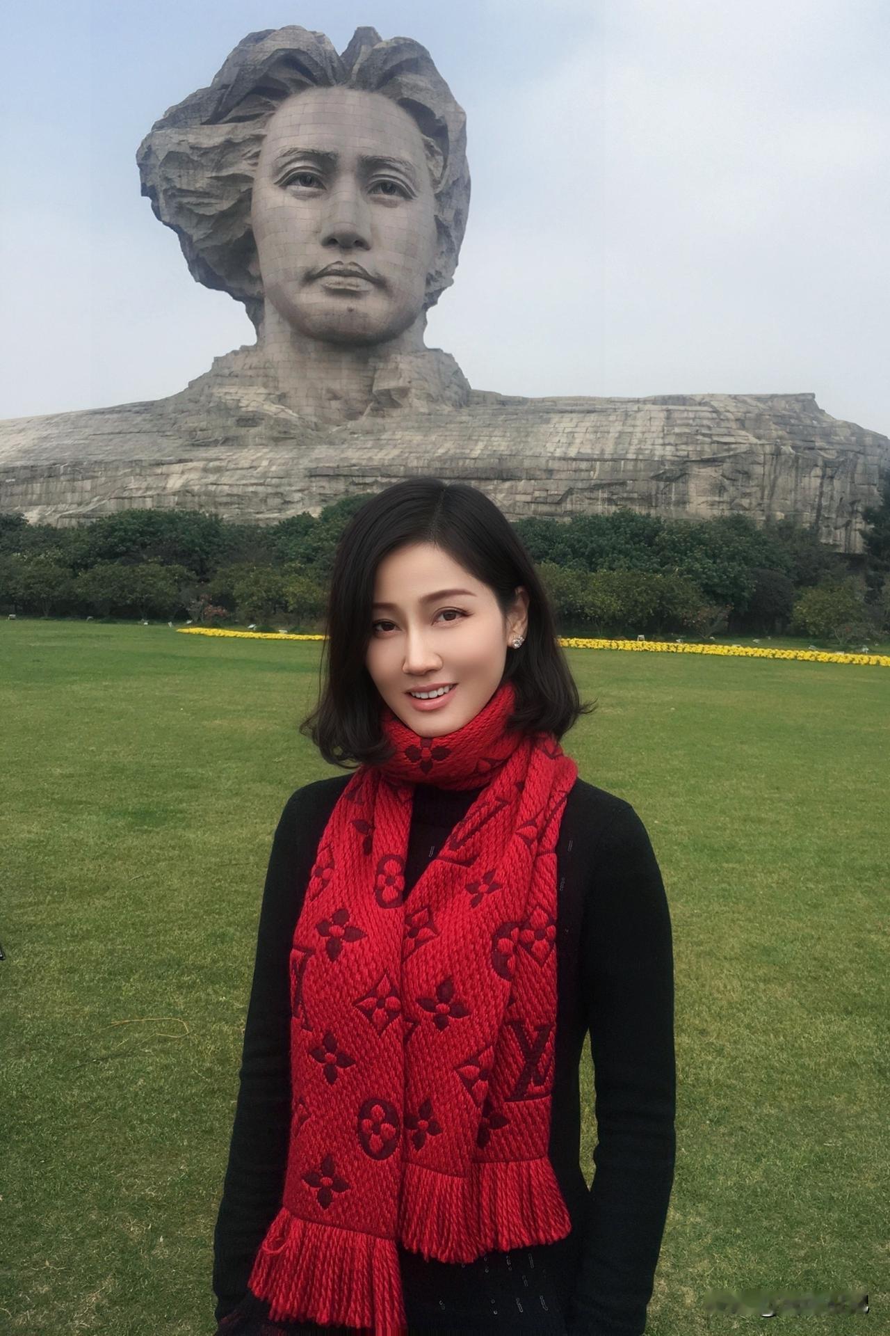 橘子洲头，与伟人像合个影。