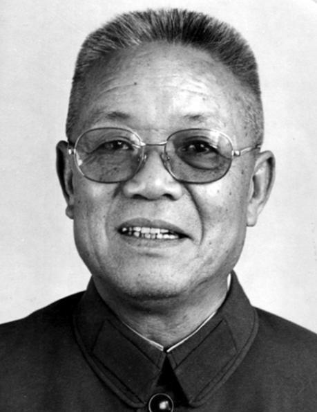 韩先楚于1981年回到家乡探望亲人，见到同乡后，马上向兰州军区发布一项重要命令，