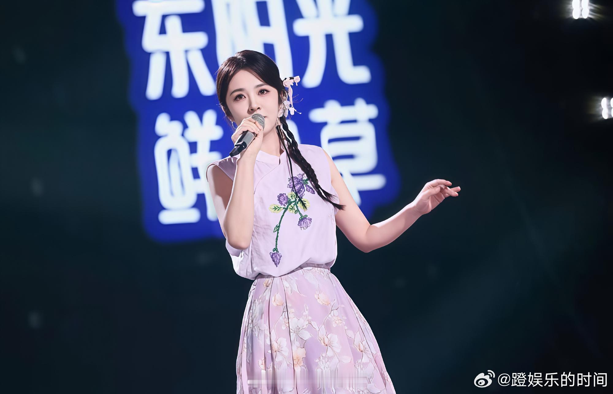 对王晓晨旦角出身有了实感王晓晨被低估的唱功大家长久只关注王晓晨的演技，却忽略了
