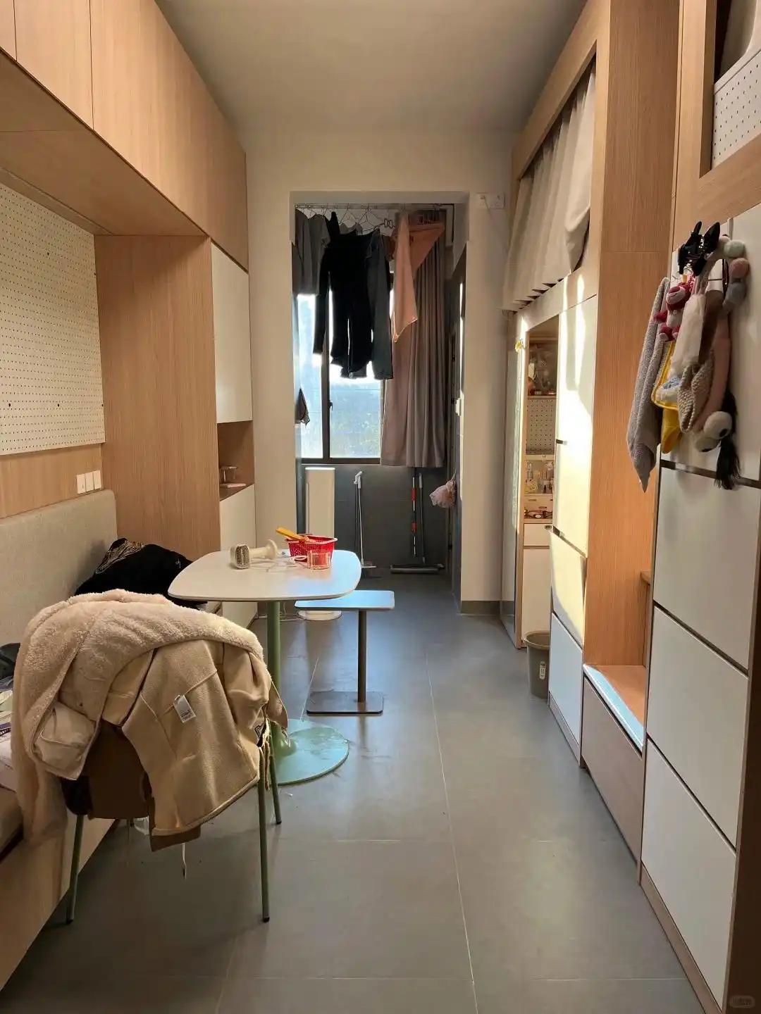 博主@常怀花三年，才在香港拿下这套9㎡小屋，竟有3室2厅，网友直呼羡