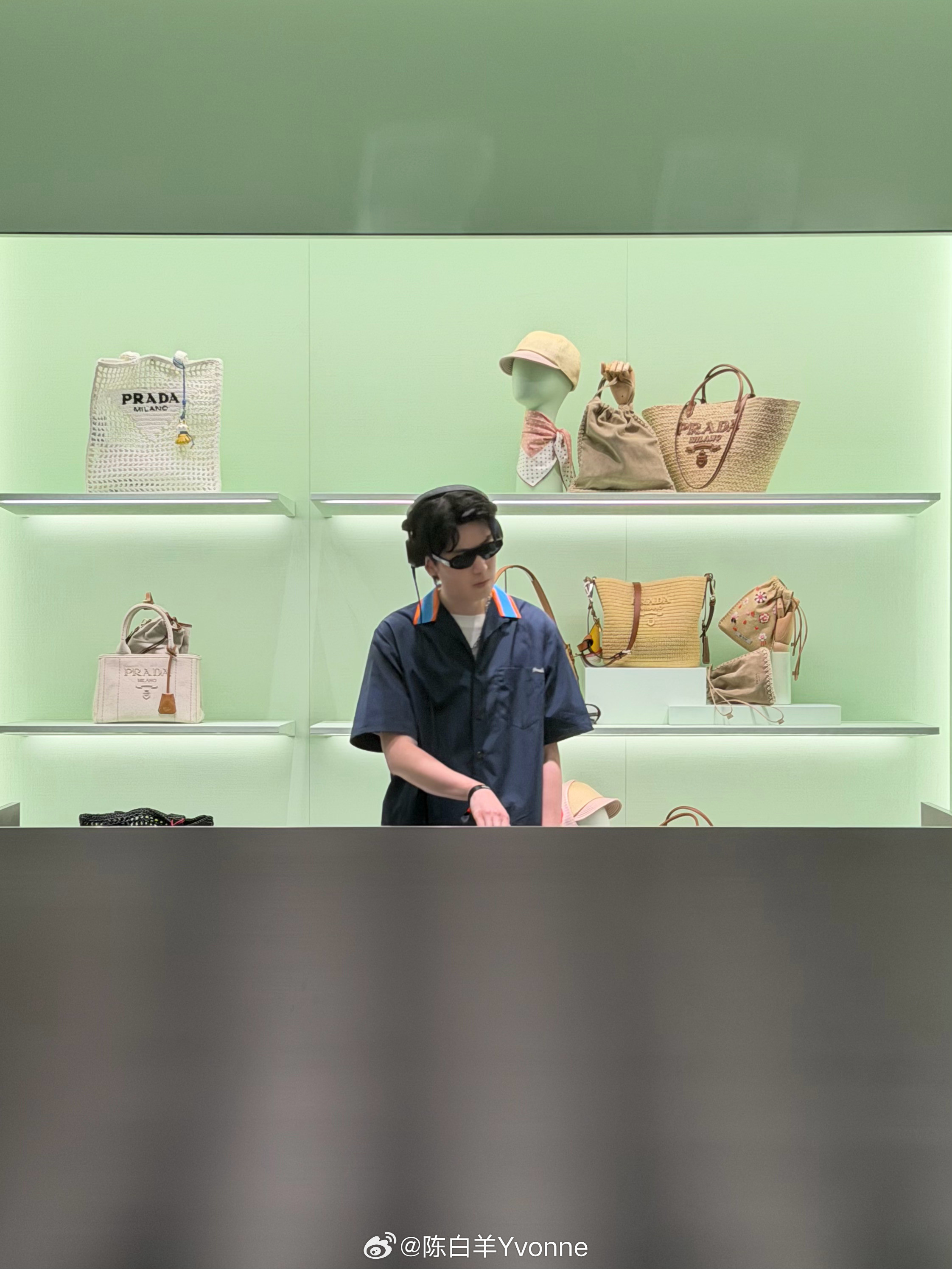 很荣幸收到Prada的邀请来参加深圳湾万象城旗舰店的开业活动这可以说是我这个