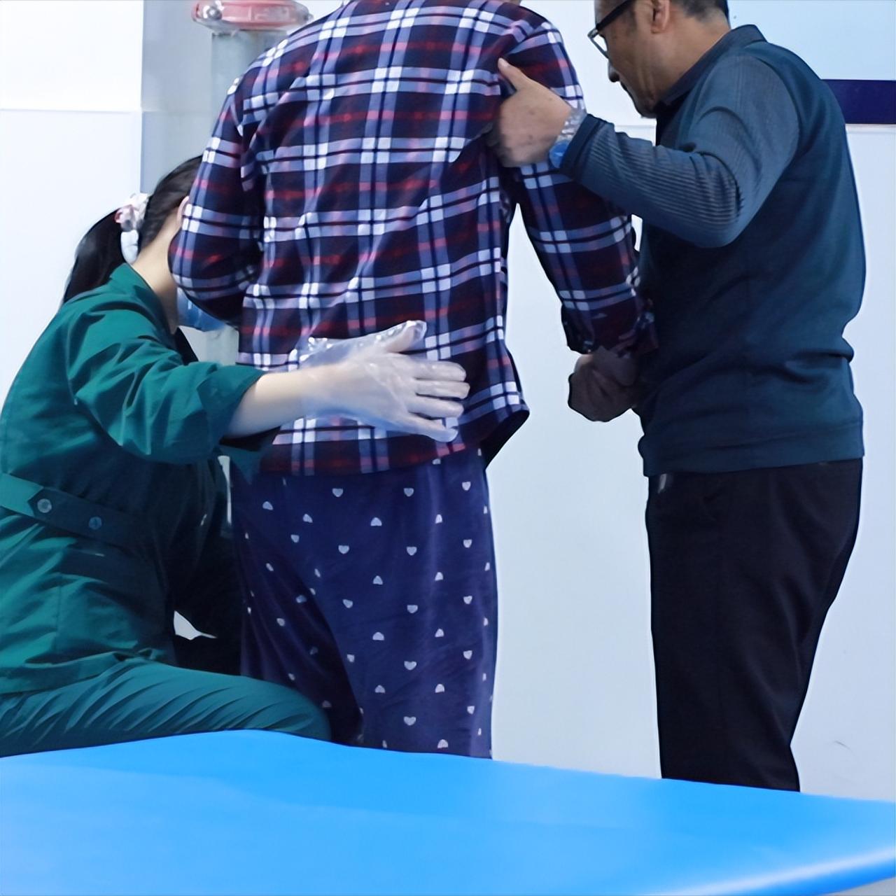 偏瘫康复有秘诀｜学会这三步，走路姿势一天比一天稳！第一步：先纠正姿势，再追求步