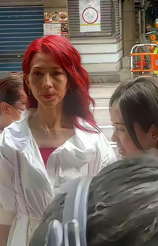 血管堵八成倒下后，蔡少芬瘦脱相拼命：她拼的不是事业，是这个家。当张晋因血管堵塞