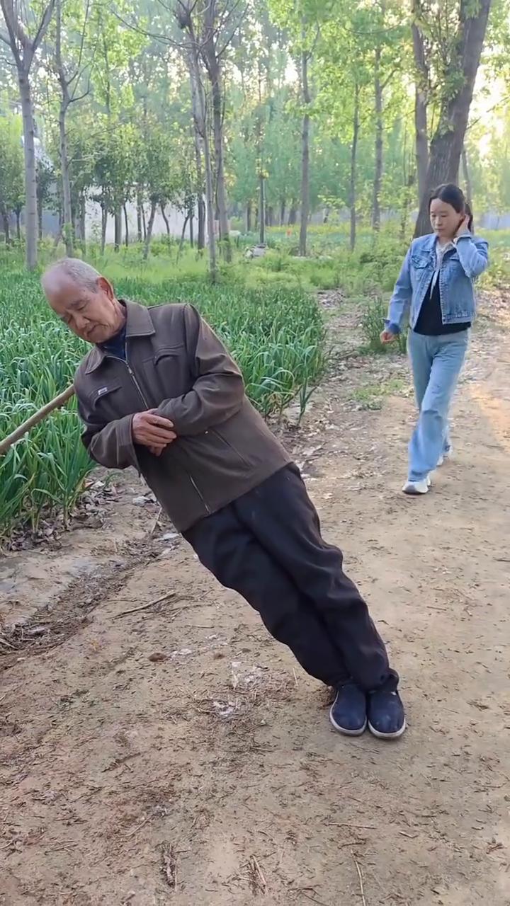 有人。