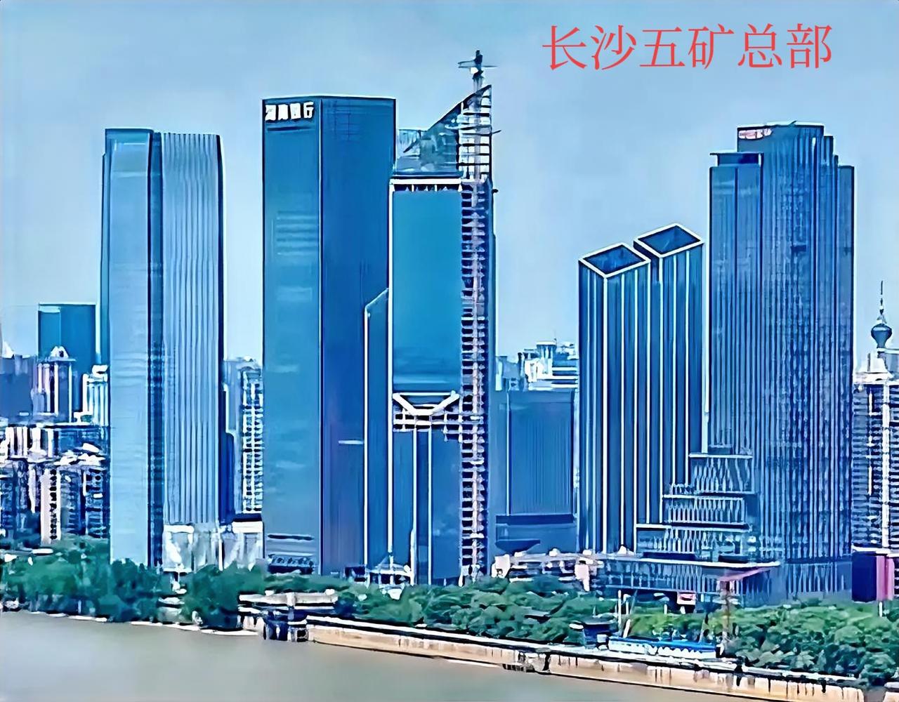 说句实话，长沙的城市建设真的需要像长沙五矿总部这样的超高层写字楼来扶持，这样楼很