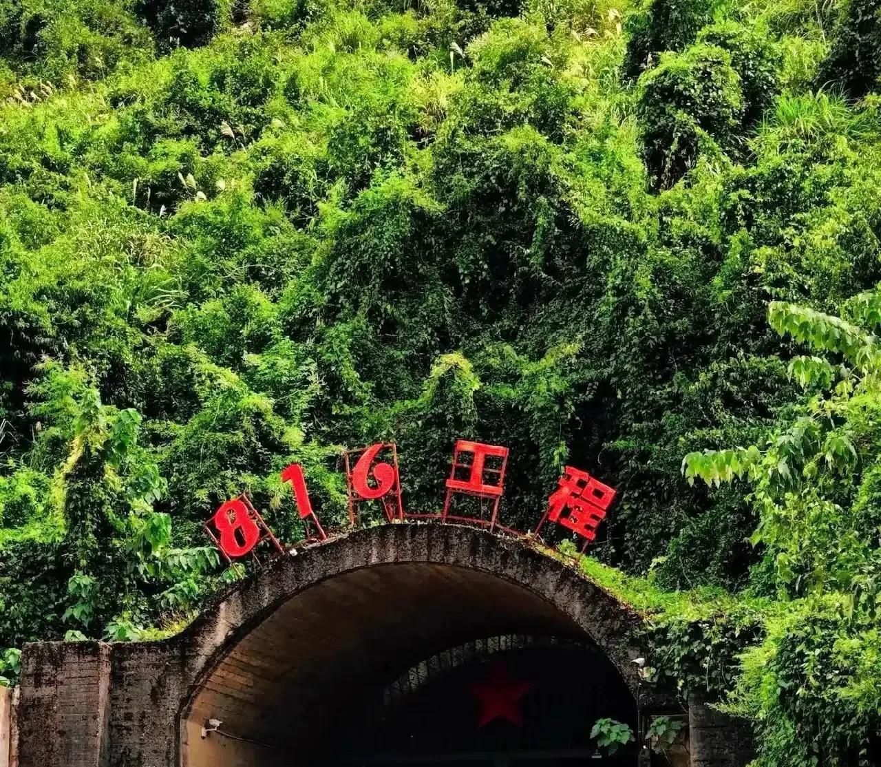 六七十年代“高筑墙，广积粮，不称霸”被镁粉说成完全是为了对付苏修的了。实际上，那