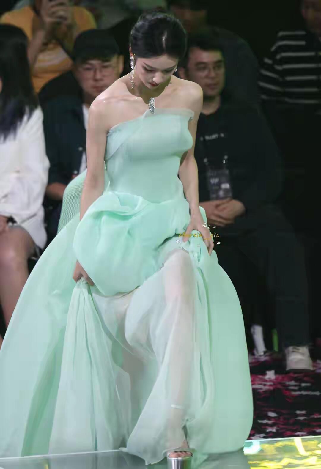 陈都灵哇塞这穿搭真的太仙啦