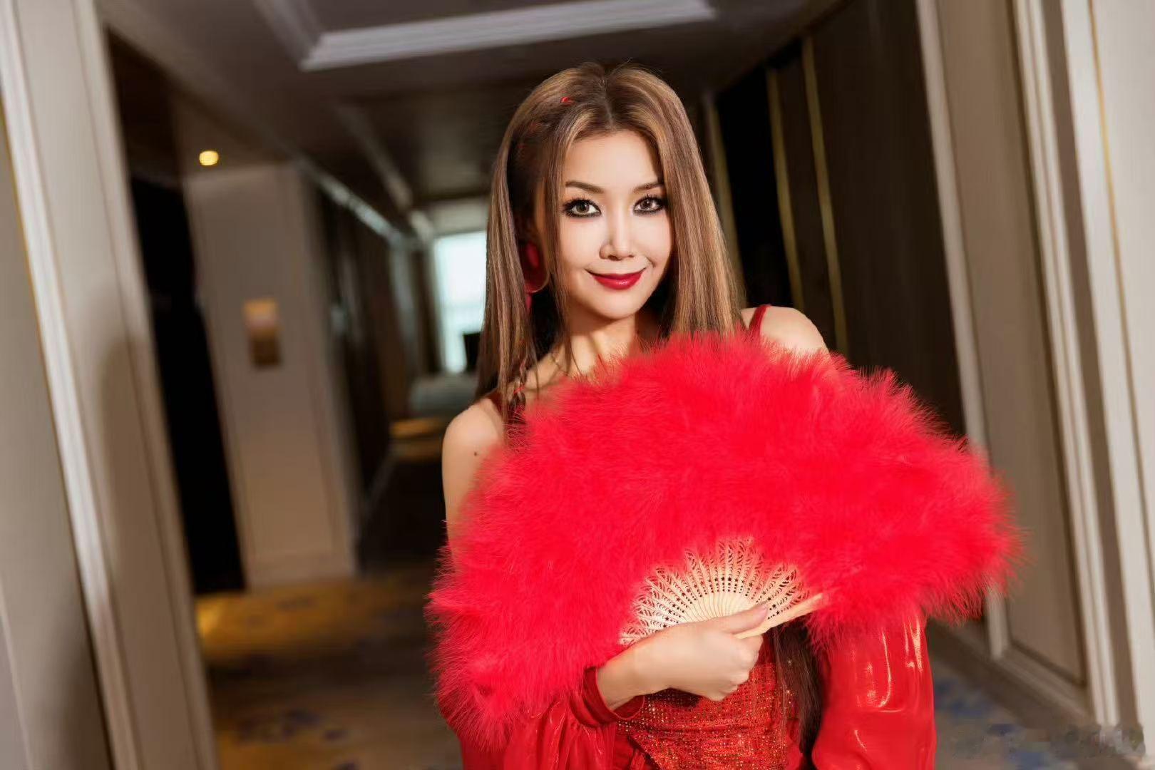 王蓉本名王菲刷到王蓉本名王菲直接愣住，她说不想被名字盖住，希望大家记住原本的她