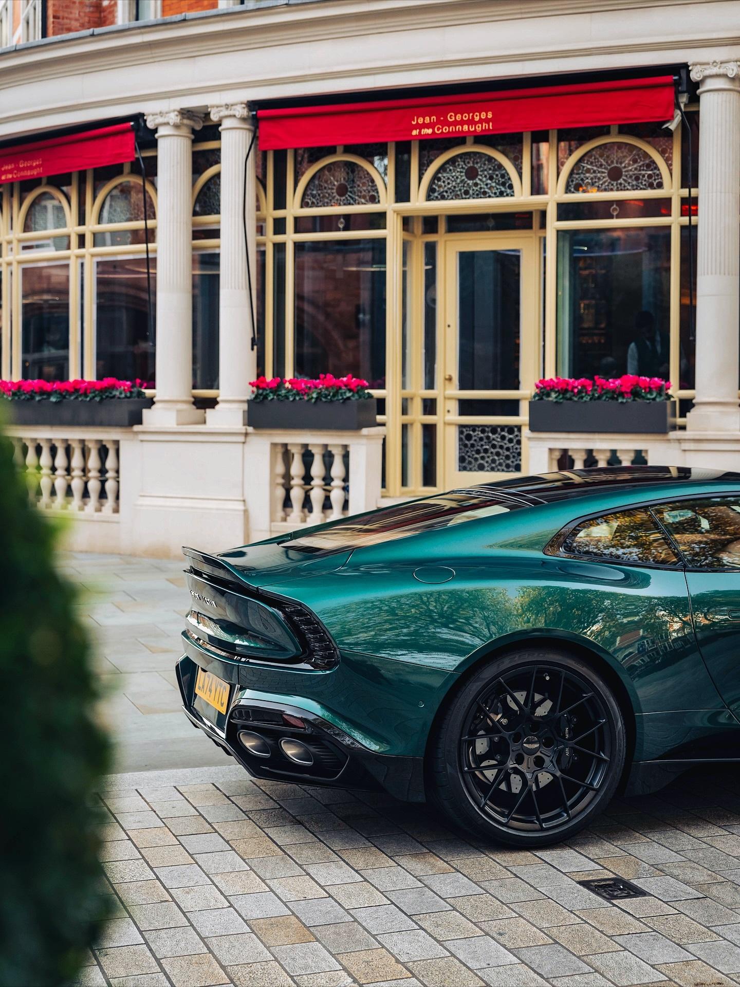 早上好Vanquish这个性感的臀部你喜欢吗？