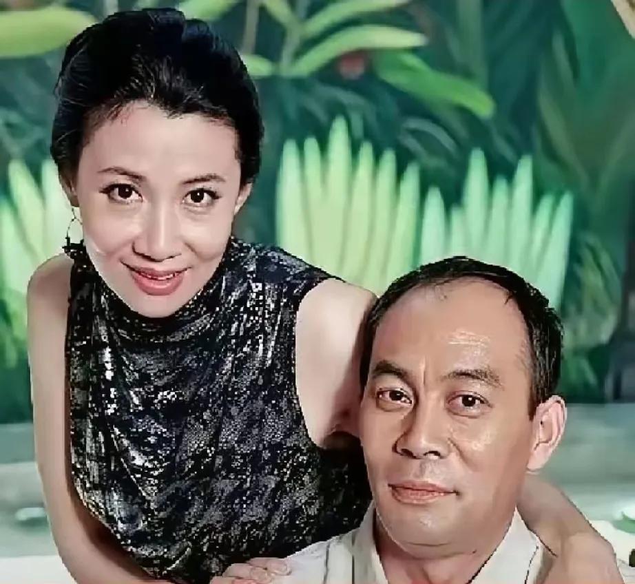 家人们谁懂啊！刷到丁勇岱、陈宝国、葛优、辛柏青年轻时和老婆的合照，直接被美到失语