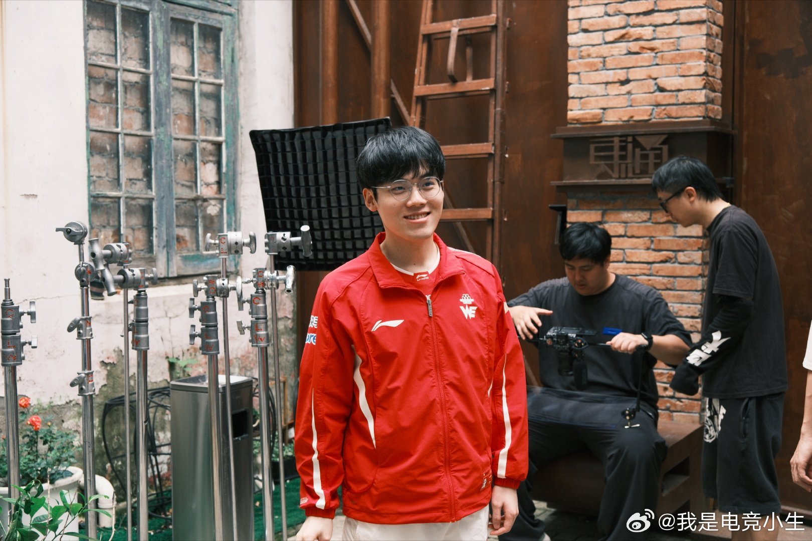 WE今天疯狂放出Erha的物料！一句话，懂你意思！！！WE回应Erha离队传言R