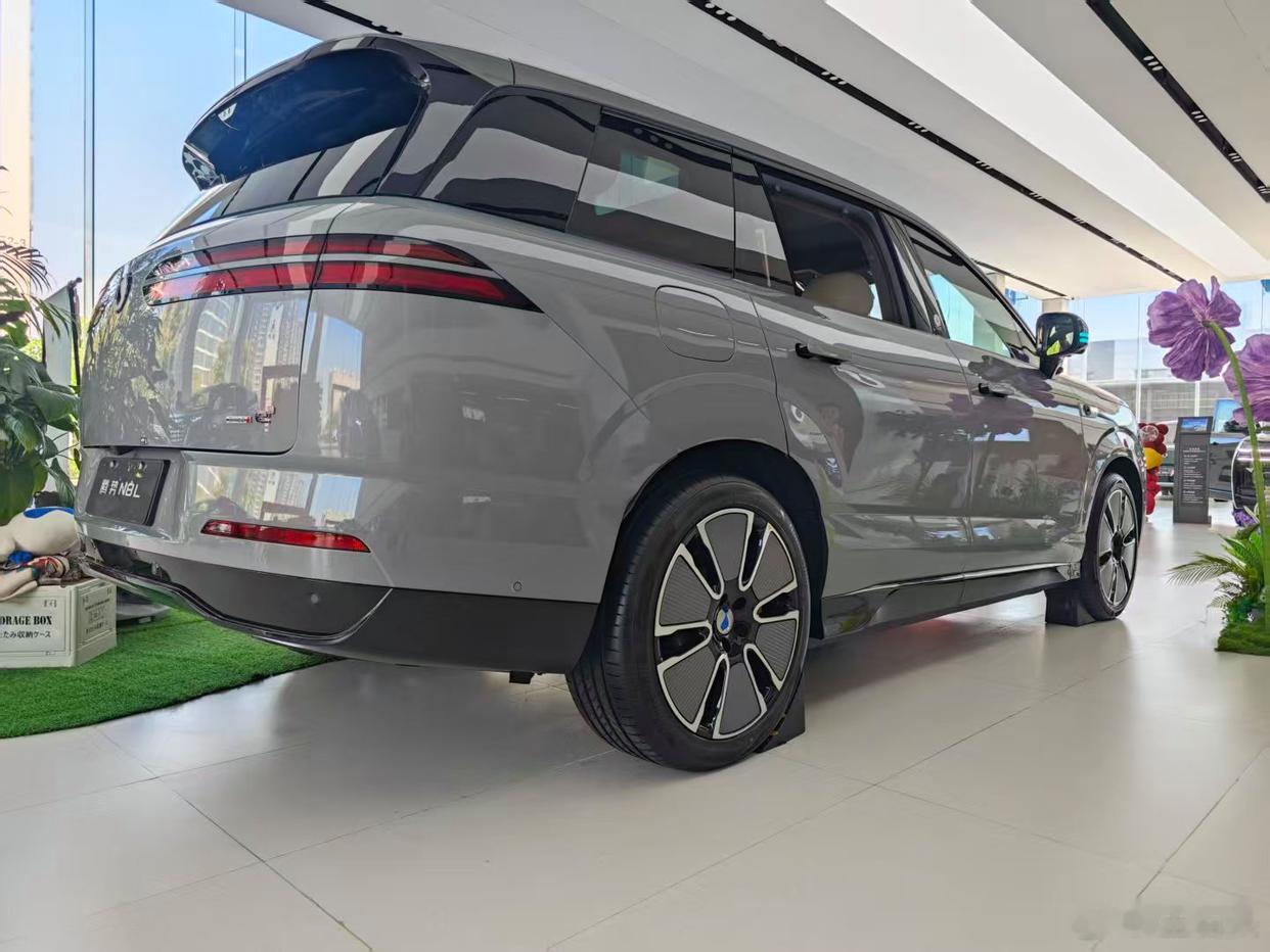 再说下腾势N8L这款车，这样一款30W的车，我认为接下来的后劲会更强。我查了一下