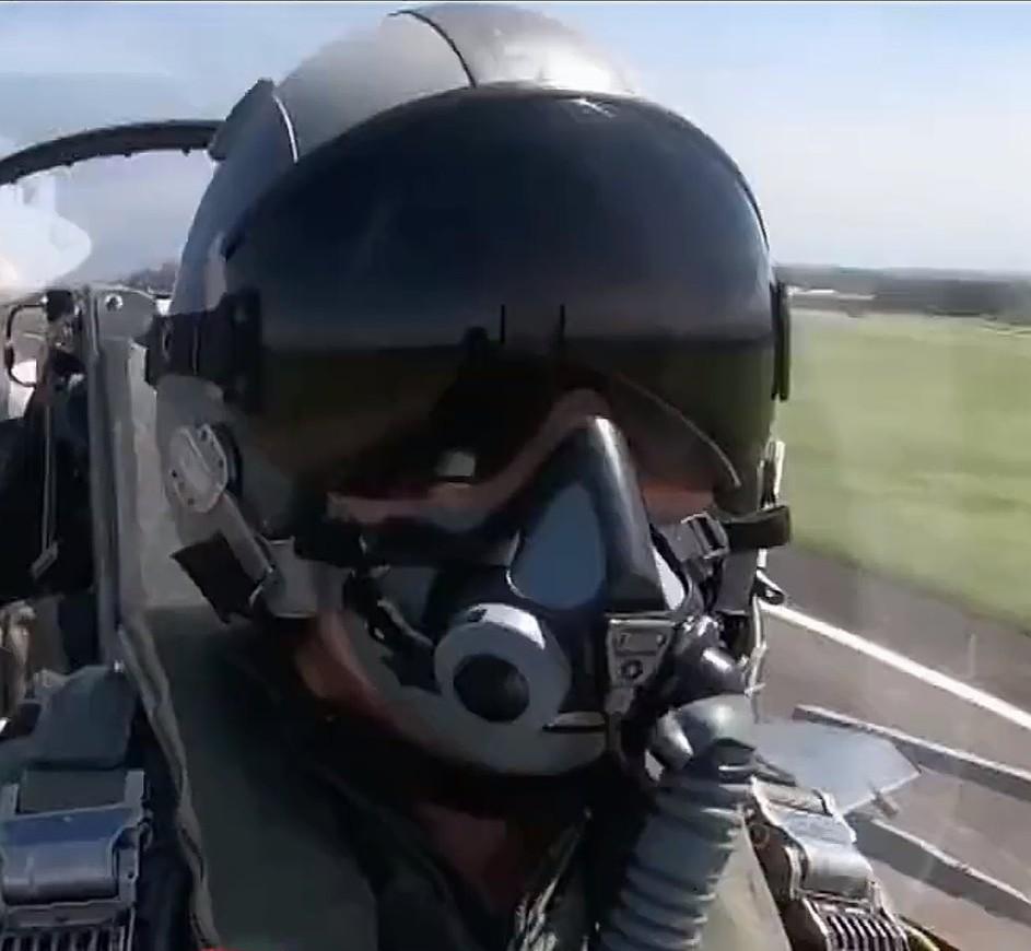 如何看台军失事飞行员连防寒服都没有这个问题。根据国民党民代马文君的表述，首先确