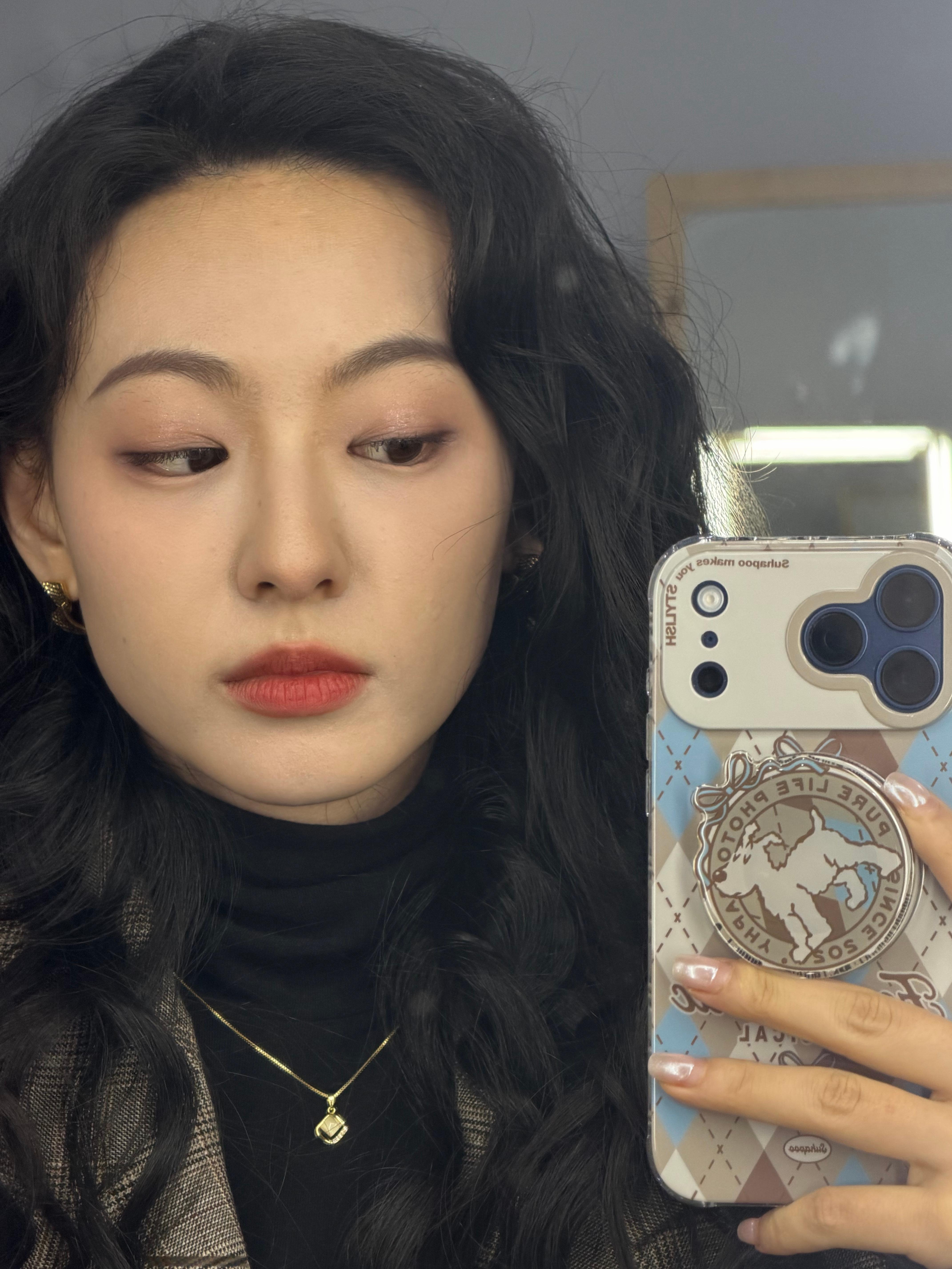 人去上班了猫在家睡觉