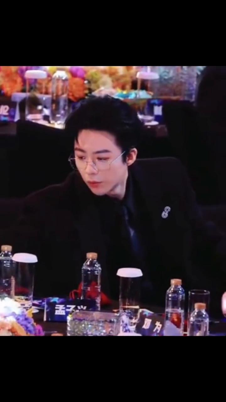 刘宇宁用头打节拍，澳门尖叫之夜内场直拍。最后也有幸得到了很多照耀我的光，二零二