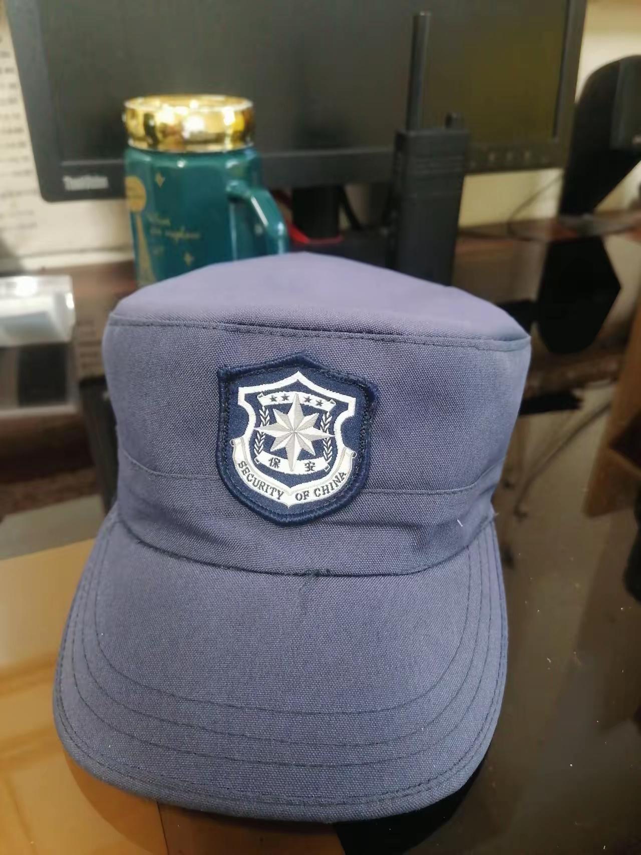 我们小区新来了一个保安，53岁，要求只上夜班，上了三个月就被辞退了。这老师傅，