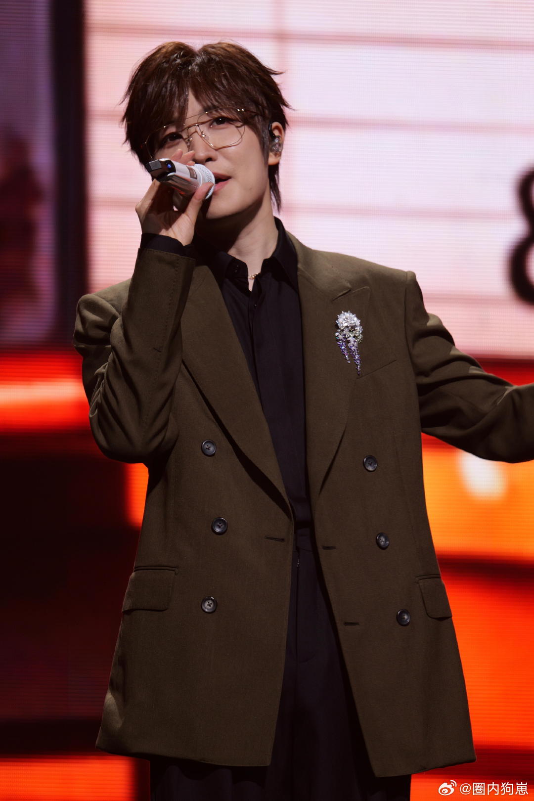 徐良这跟偶像去KTV对唱有什么区别大型圆梦现场！徐良演唱会太会了，完美复刻KTV