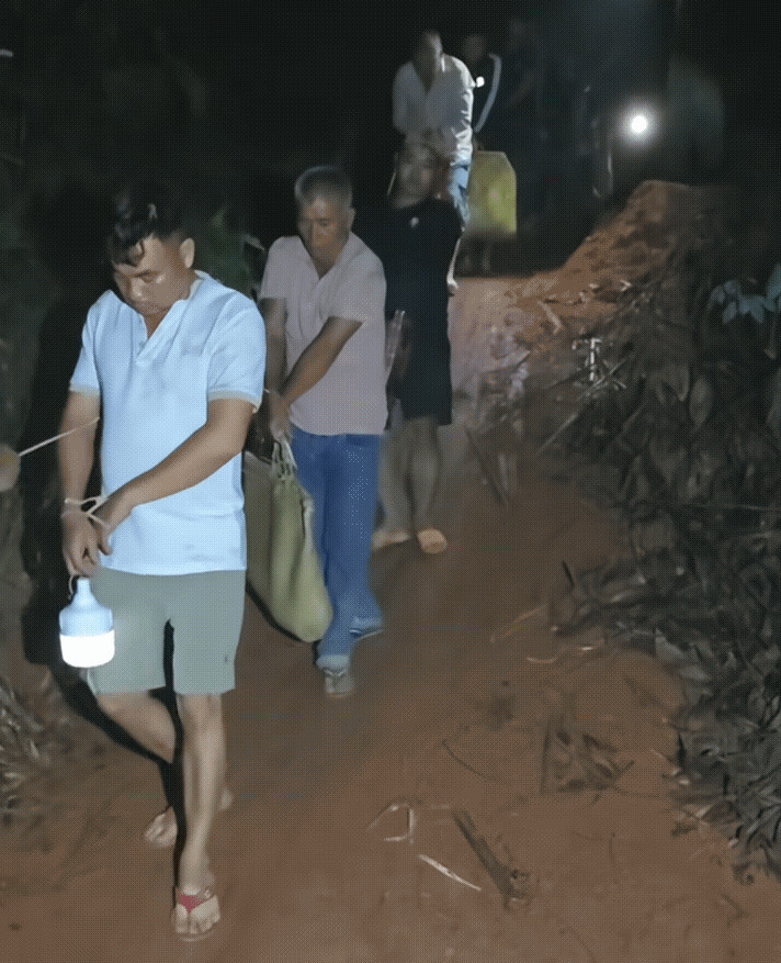 越南警方突袭赌场抓百人深夜，越南警方突袭山区赌场，场面火