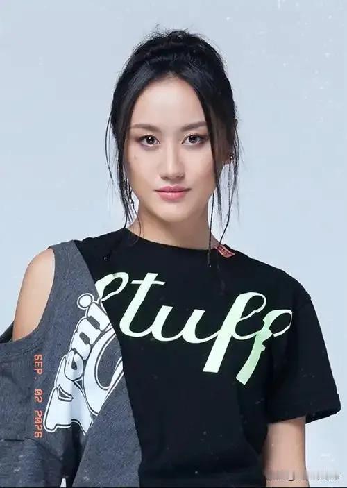 陈粒被摸胸后，全网都等着看热闹，出乎意料的是，第二天直接发文称“都是朋友，酒