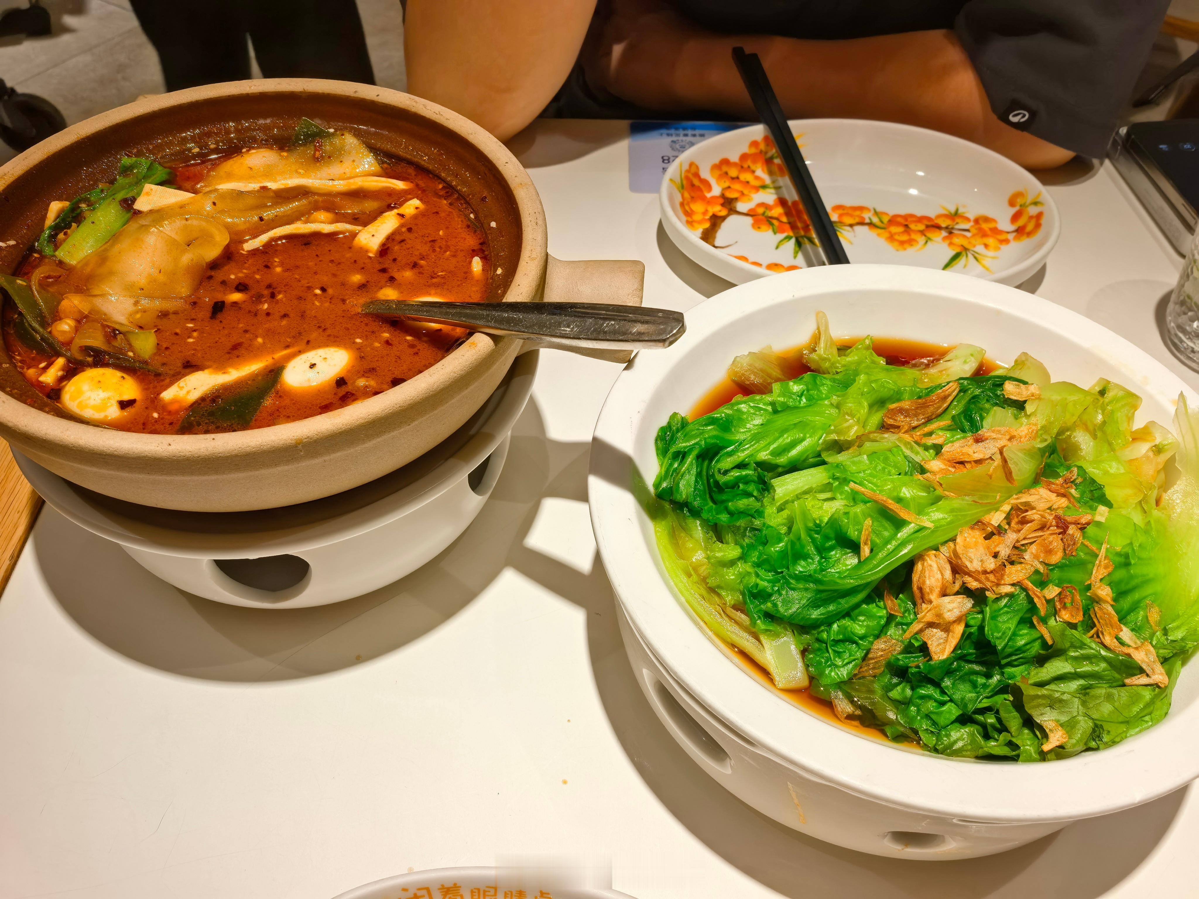 贾国龙新品牌多店停业昨天刚吃的西贝，味道还行啊，干净卫生上菜速度快。贾国龙西贝