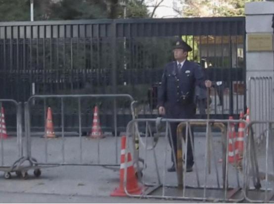 携刀闯馆第2天，日本想敷衍了事，中方灵魂反问，茂木敏充沉默了 事件发生后，全