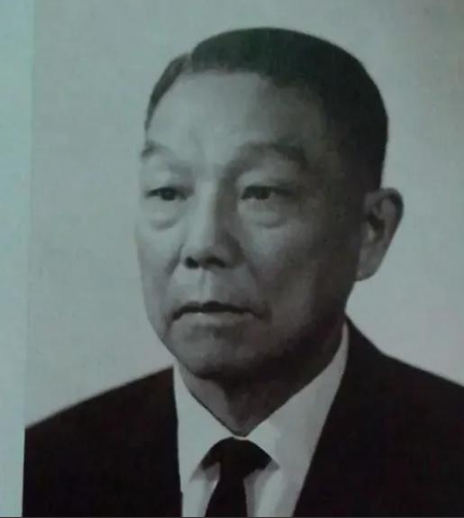 重庆解放前，我党派人联系四川军阀杨森，并提出了4个要求。杨森表示：我只能保证我的