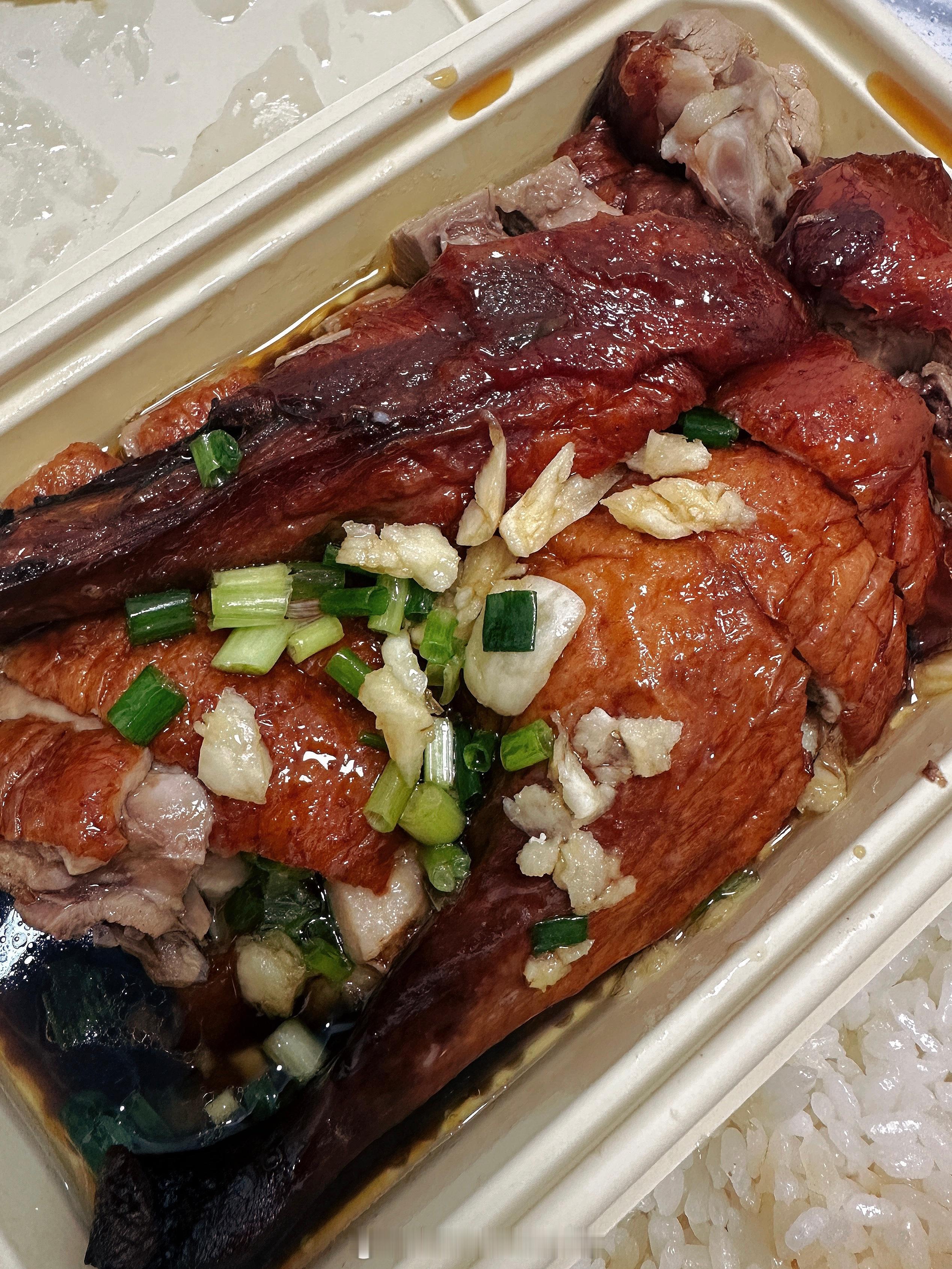 好久没回去吃鸭子，南京（芜马）的烤鸭比北京好吃1万倍！[捂嘴