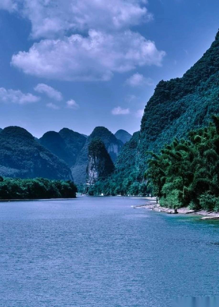 我跟你说个扎心的实话吧，这社会上，想往上爬，路子就那三条。要么，你跟着手握权力