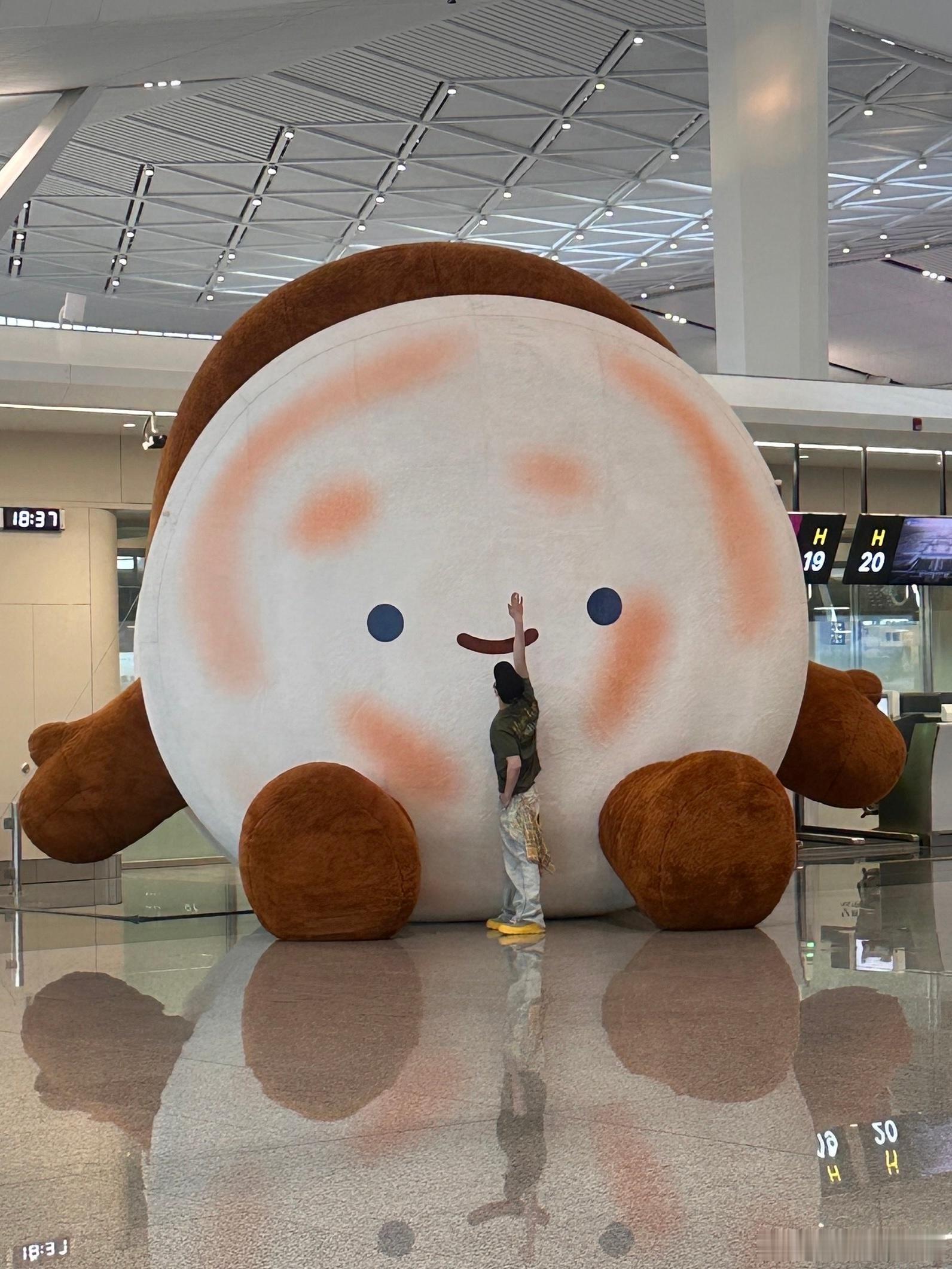 这个小鼻嘎是张艺兴​​​