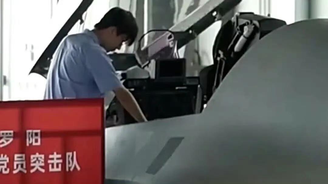 十分先进，也能展示！沈飞罕见公开歼-35A座舱“大横屏”除此之外，沈飞新宣传片