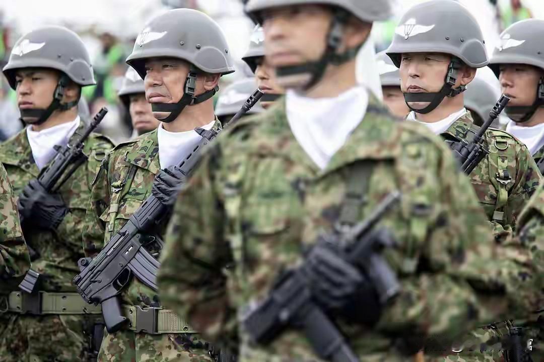 我军已升级行动，菲收拖船通知，高市内阁介入，日本又找中国麻烦这是一盘棋，棋盘