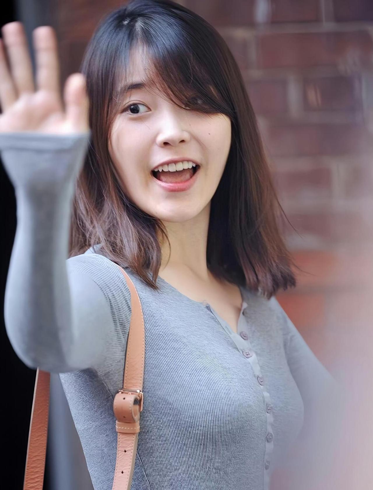 李知恩紧身衣服好美啊​​​