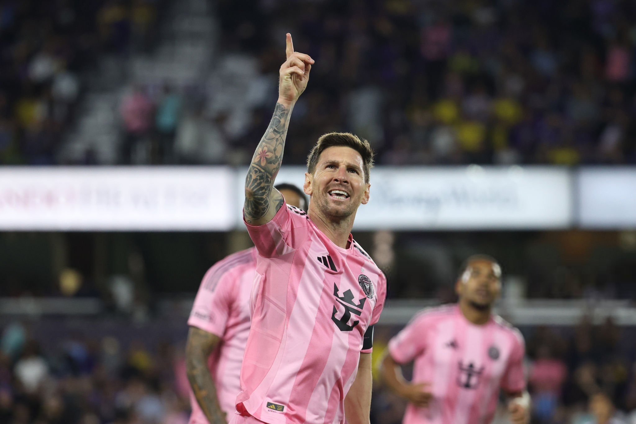 全场比赛结束！迈阿密国际客场4比2逆转奥兰多城！收获新赛季首胜！梅西二射一传主导