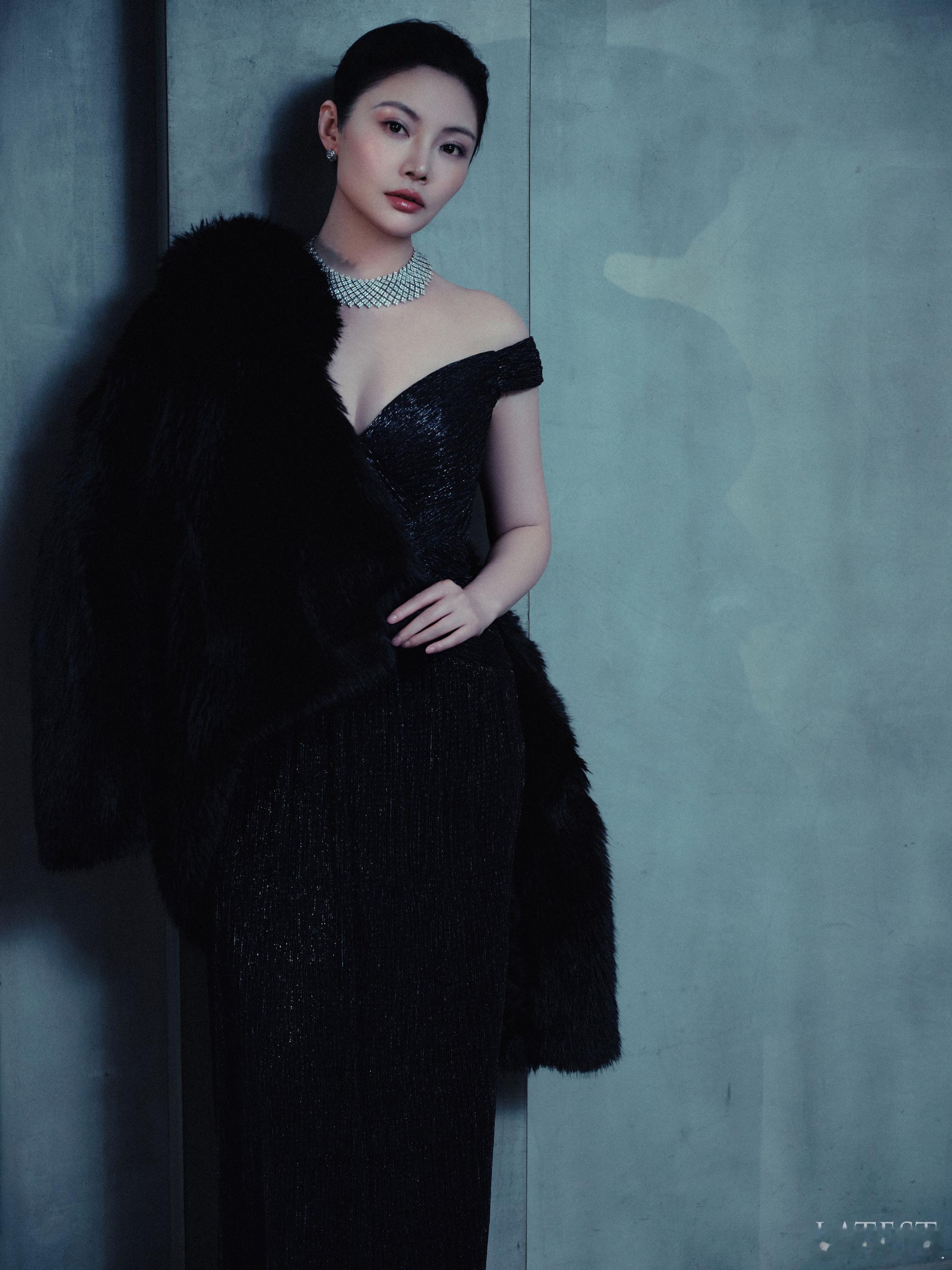 徐冬冬去哪里进修了内娱真的不能低估任何一张演员脸！徐冬冬全新状态杀疯了，清爽又高