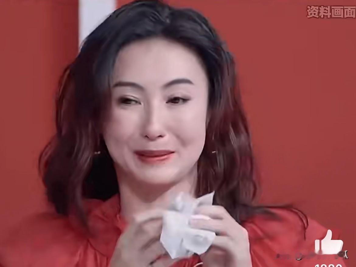 原来张柏芝一点都不精明，天生对数字过敏，两位数以上的数字看着就头痛，所有事务都是