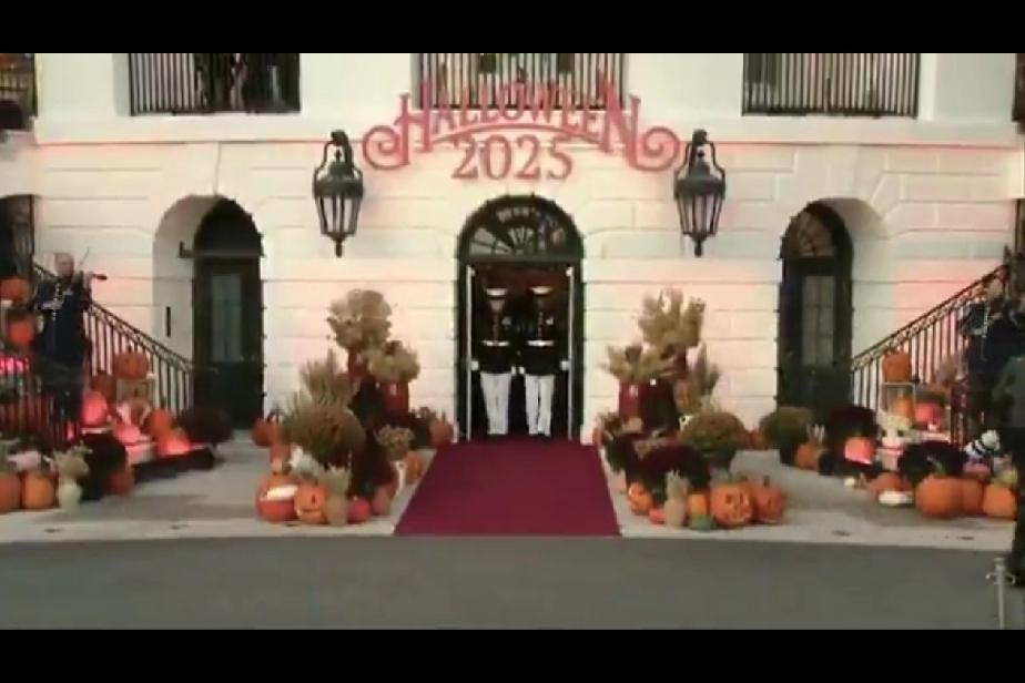 🚨🇺🇸白宫万圣节：糖果大放送，民主进程却停滞不前特朗普和梅拉尼娅伴着《