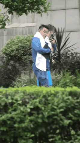 一觉醒来，发现王皓也被拍了！国乒封训时，粉丝一般拍的是运动员，尤其是莎头。这次